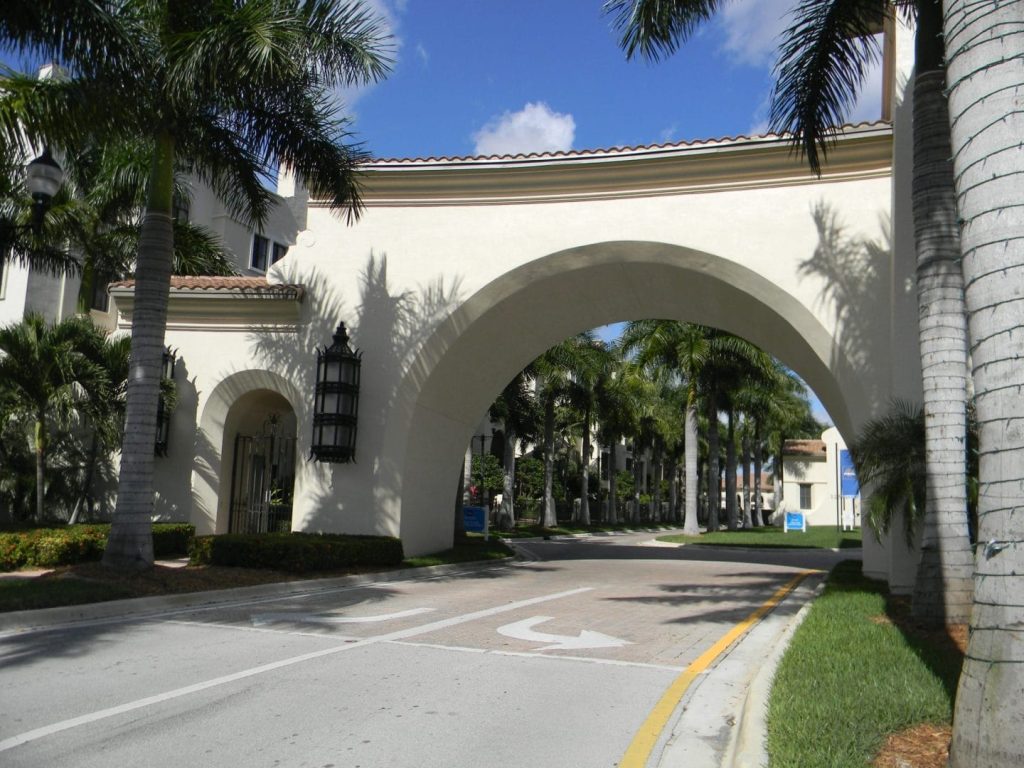 Villa Artesia – Villa Alhambra & Villa Bearritz